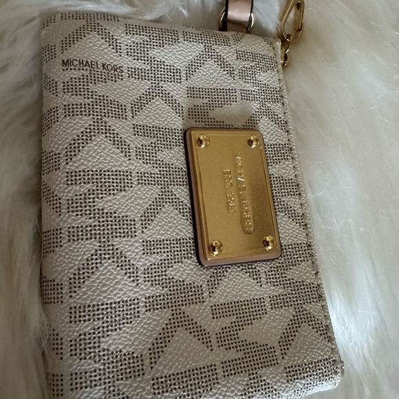 Michael Kors cream and tan coin Wristlet - Picture 3 of 6